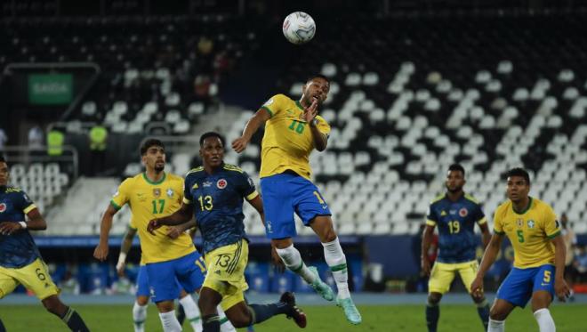 Renan Lodi, durante un partido con Brasil.