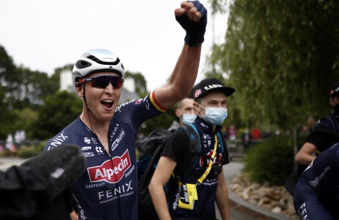 Tim Merlier celebra su triunfo de etapa en el Tour (Foto: EFE).