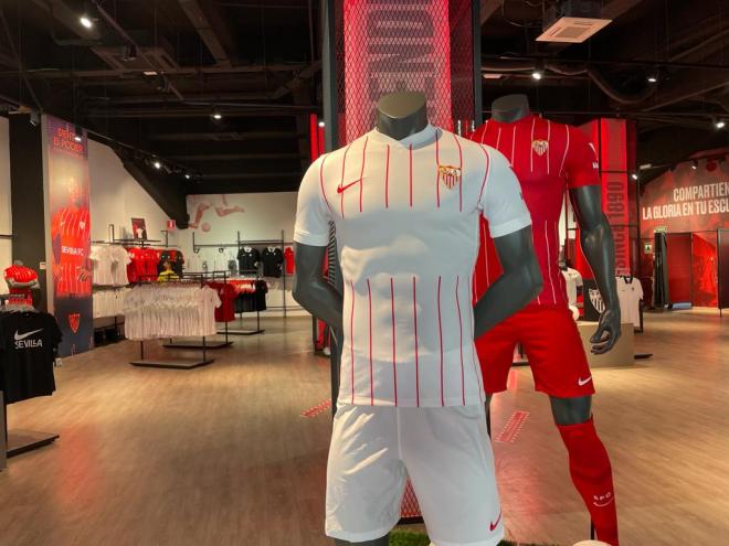 Camisetas del Sevilla FC de la 2021/2022.