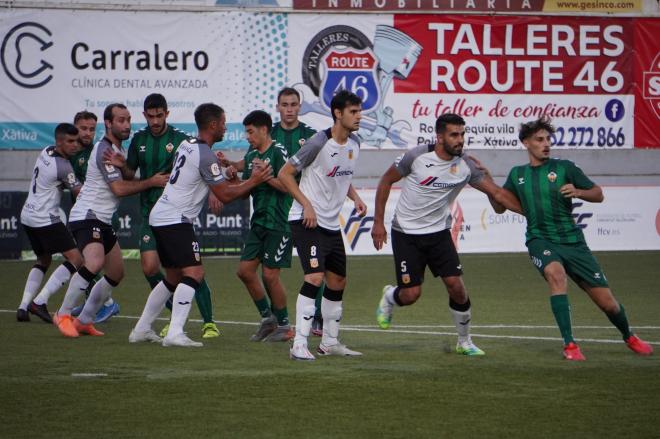 Una jugada del Buñol - Castellón B (Foto: Twitter @FundAlbinegra).