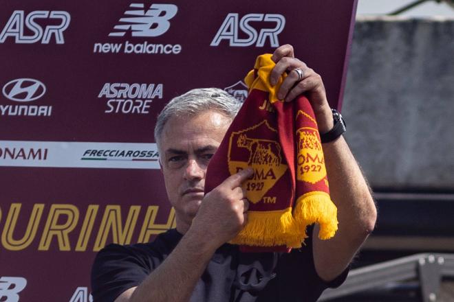 José Mourinho en su presentación como entrenador de la AS Roma (Foto: Cordon Press).