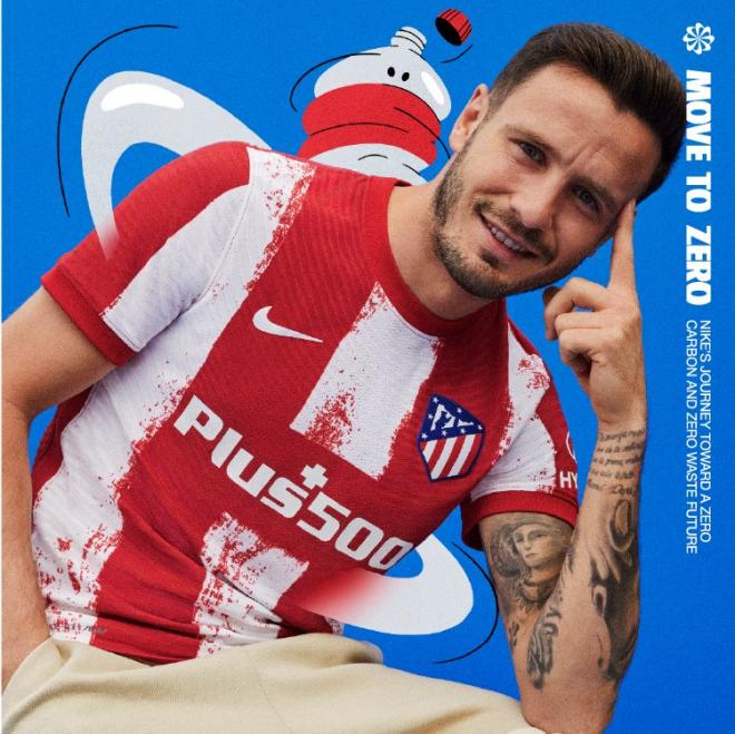 Saúl posa con la nueva camiseta del Atlético de Madrid.