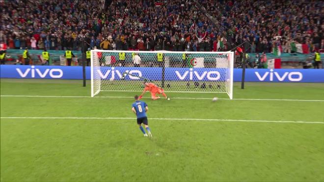 Jorginho anota el penalti que clasifica a Italia a la final de la Eurocopa.