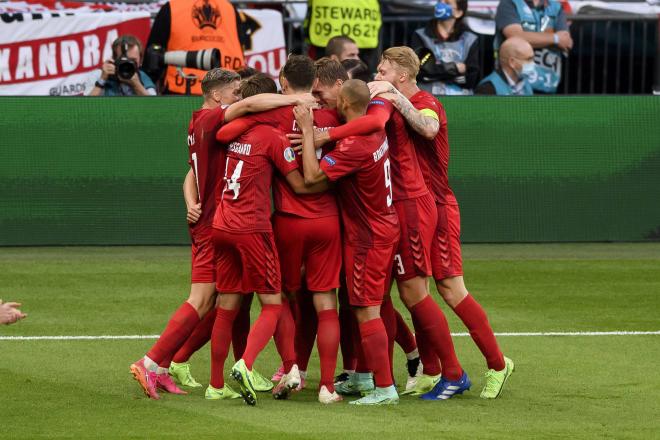 Los jugadores de Dinamarca celebran el 0-1 a Inglaterra (Foto: Cordon Press).
