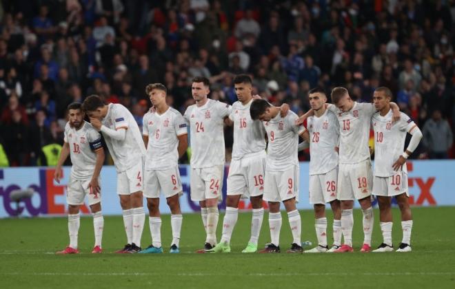 Los jugadores de la selección española, durante la tanda de penaltis ante Italia.