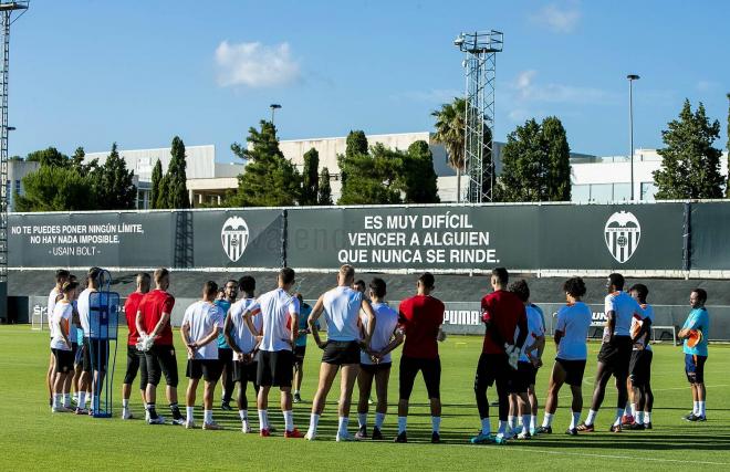 Primera sesión de entrenamiento de Bordalás en el Valencia CF (Foto: Valencia CF)