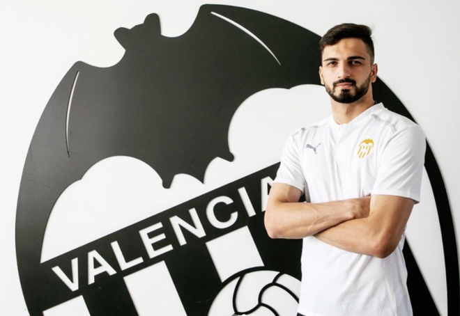 Giorgi Mamardashvili, a su llegada al Valencia CF.