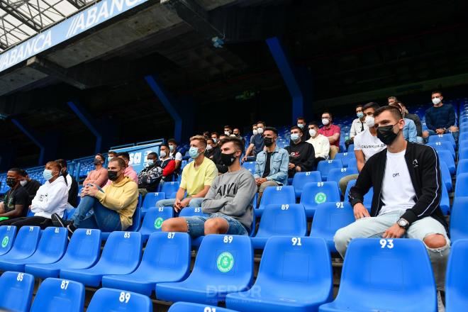 La plantilla del Dépor 21/22, en la grada de Riazor (Foto: RC Deportivo).