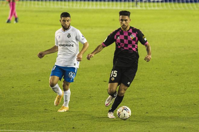 Juan Ibiza que interesa al Málaga en el mercado de fichajes,, en un partido del Sabadell ante el Tenerife (Foto: Cordon Press).