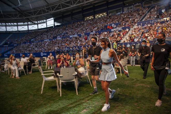 Aitana vuelve a la carretera y hace vibrar el Ciutat de València