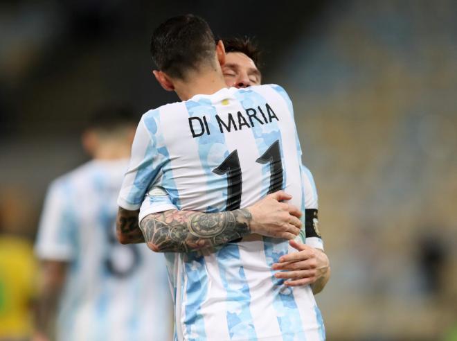 Ángel di María y Leo Messi celebran el gol de la final de la Copa América.