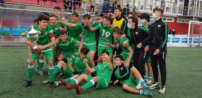 Jugadores del Ural celebrando el ascenso a Liga Nacional (Foto: @UralEspanol).