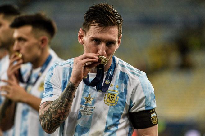 Leo Messi, ex del Barça, eufórico tras ganar su primera Copa América (Foto: Cordon Press).