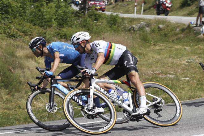 Valverde y Alaphilippe, durante la etapa.