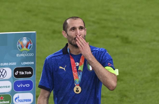 Chiellini, con la medalla de campeón de Europa (Foto: Cordon Press).