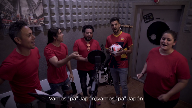 Dani Ceballos cantando la canción 'Vamos pa Japón' para los Juegos Olímpicos.