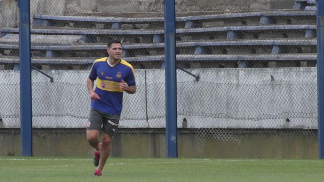 Maxi Gómez juega un amistoso en Paysandú (Foto: Sergio Feris)