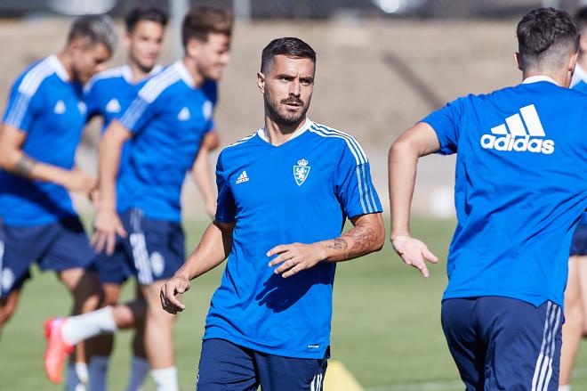 Javi Ros en un entrenamiento del Real Zaragoza (Foto: Daniel Marzo). 