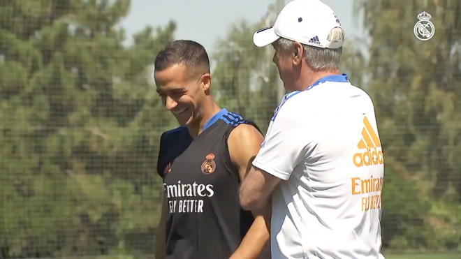 Lucas Vázquez enseña un día en la pretemporada del Real Madrid.