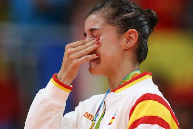 Carolina Marín, desconsolada tras ganar el oro en Río 2016 (Foto: Cordon Press).