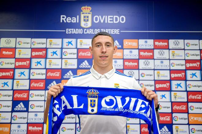 Jirka es presentado como nuevo jugador del Real Oviedo (Foto: Real Oviedo).