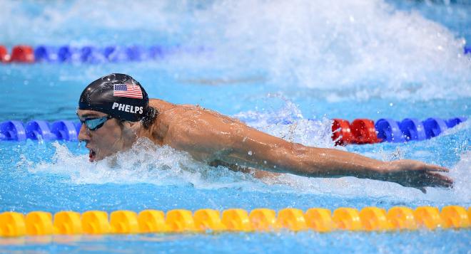 Michael Phelps en plena acción durante los Juegos de Londres (Foto: Cordon Press).