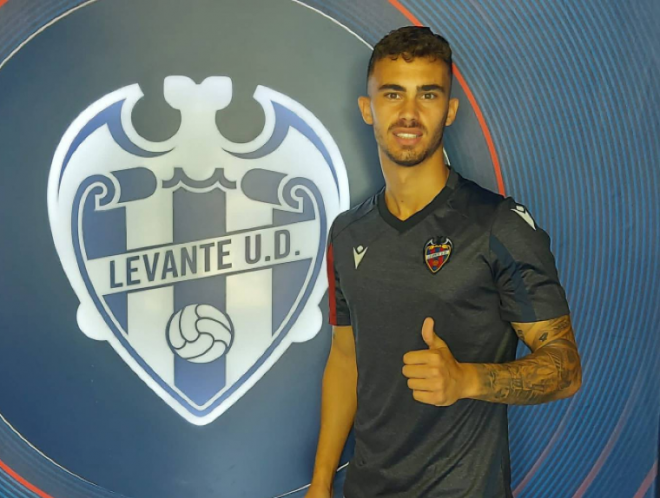 Presentación de Antonio Leal con el Atlético Levante (Foto: Levante UD)