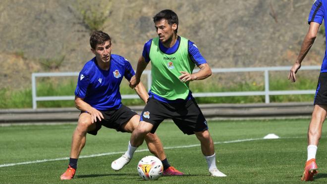 David Silva y Aihen Muñoz, en un entrenamiento en Zubieta (Foto: Real Sociedad).