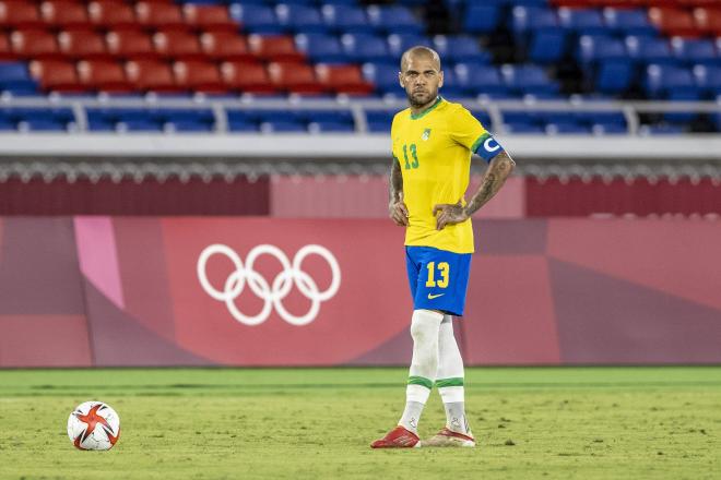 Dani Alves durante el primer partido de Brasil en los Juegos Olímpicos (Foto: Cordon Press).