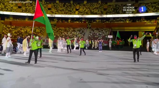 Representantes de Santo Tomé y Príncipe en la ceremonia de los Juegos Olímpicos (Foto: RTVE).