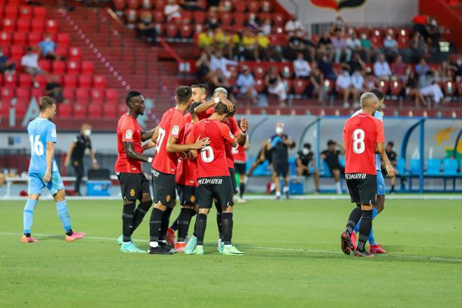 Los jugadores del Mallorca celebran uno de los goles (FOTO: @RCD_Mallorca).
