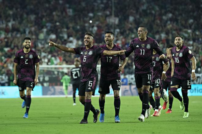 Araújo celebrando con sus compañeros un gol de México (Foto: @miseleccionmx).