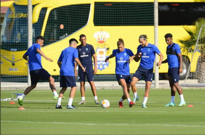 Los jugadores del Cádiz se ejercitan en Marbella (Foto: CCF).