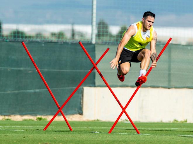 Maxi Goméz en el entrenamiento del Valencia CF (Foto: Maxi Gómez).jpg