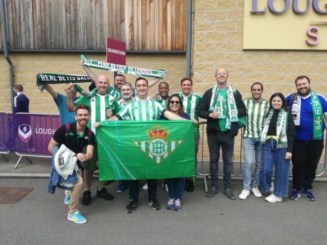 Aficionados béticos en los amistosos del Betis en Inglaterra (Foto: Peña Bética Escocesa).