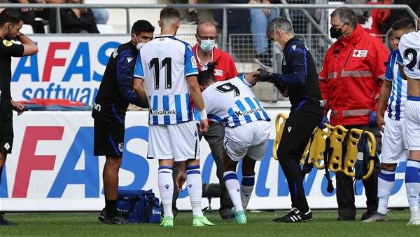 Carlos Fernández se lesionó ante el AZ Alkmaar en pretemporada (Foto: Real Sociedad).