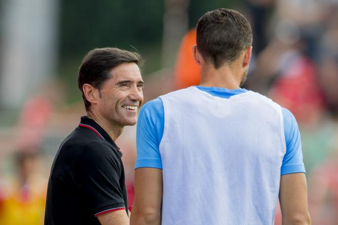 Marcelino sonríe en Berlín a De Marcos en el partido jugado ante el FC Union (Foto: Athletic Club).