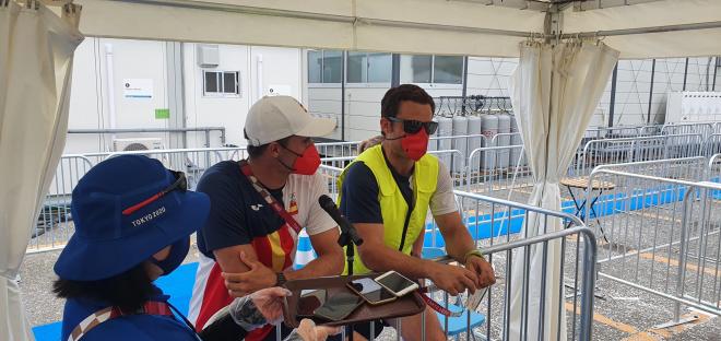 Iago López y Diego Botín, pareja del 49er masculino español, este lunes en Enoshima.