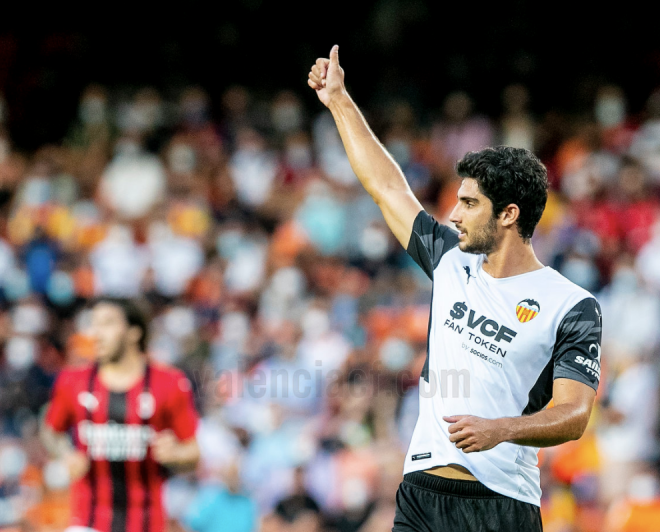 Guedes, en el Valencia - Milan. (Foto: Valencia CF)