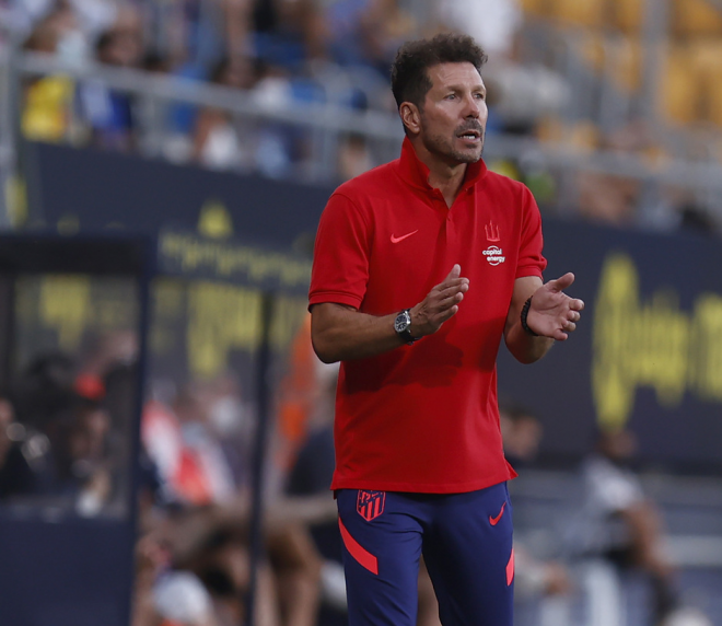 Simeone da indicaciones en la pretemporada del Atlético (Foto: ATM).