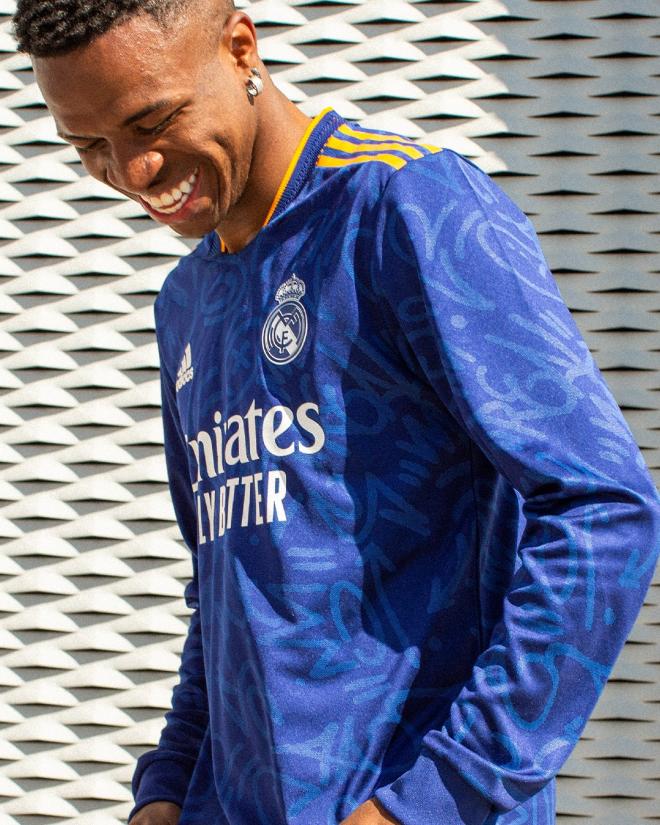 Vinícius, con la segunda camiseta del Real Madrid 21/22 (Foto: RM).