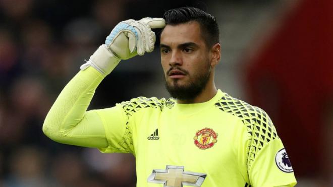 Sergio Romero, durante un partido con el Manchester United.