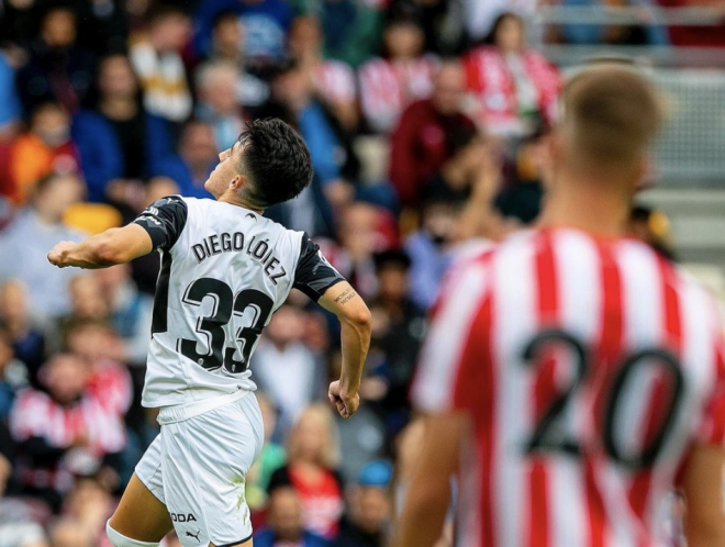 Diego López celebra su gol en Brentford.