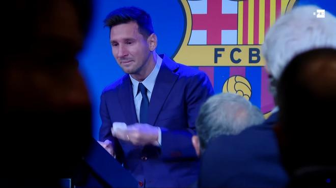 Messi rompe a llorar tras comenzar a hablar en su despedida.