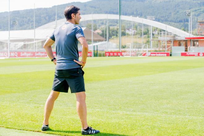 Marcelino García Toral vigila a su equipo en Lezama (Foto: Athletic Club).