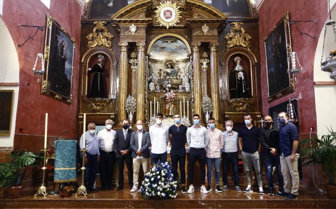Comitiva del Málaga en la Divina Pastora (Foto: Málaga CF).