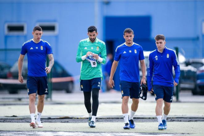 Jugadores del Real Oviedo, antes de un entrenamiento (Foto: ROV).