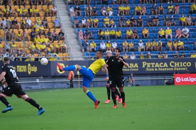 Negredo y Campaña, durante el Cádiz-Levante (Foto: Cristo García)