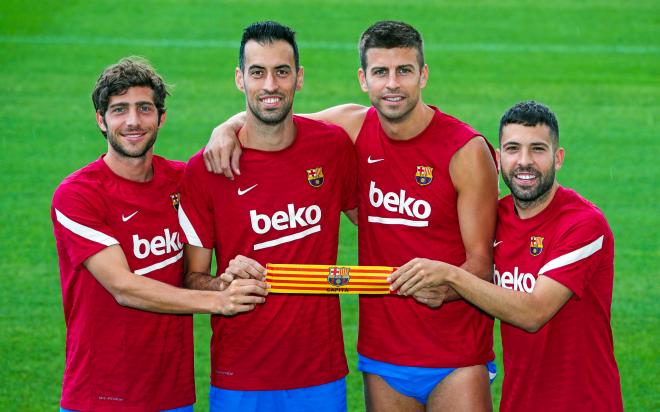 Sergi Roberto, Busquets, Piqué y Alba, capitanes del Barcelona (Foto: FCB).