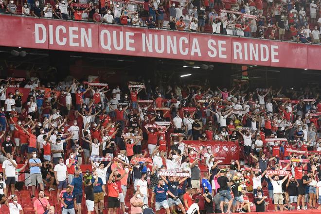 La afición del Sevilla FC, en el partido frente al Rayo Vallecano (Foto: Kiko Hurtado)